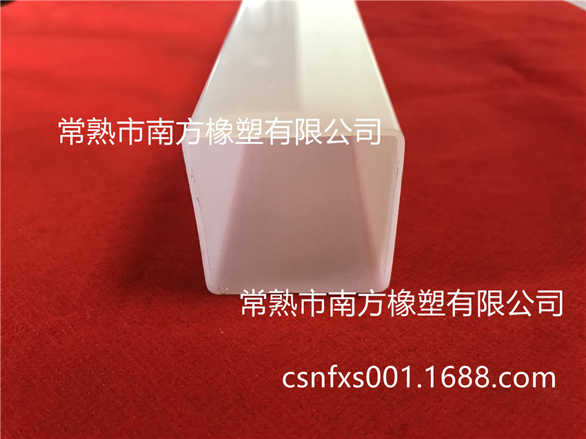 PC擠出燈罩